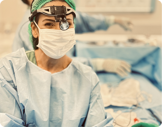 Dr. Ana Borba - Especialista em prótese mamaria