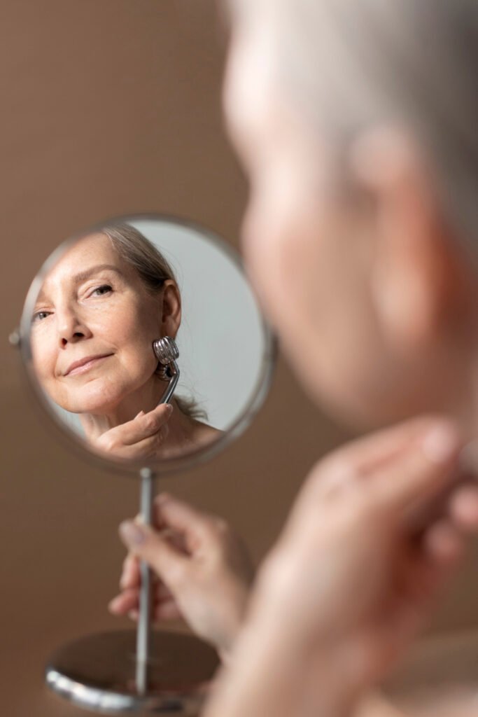 Menopausa e autoestima: por que tantas mulheres voltam a olhar para si nessa fase?