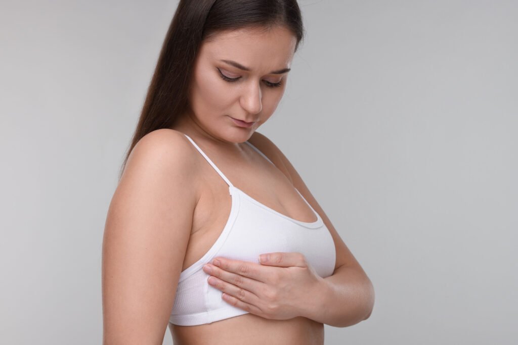 Mulher preocupada com a cirugia de Mama